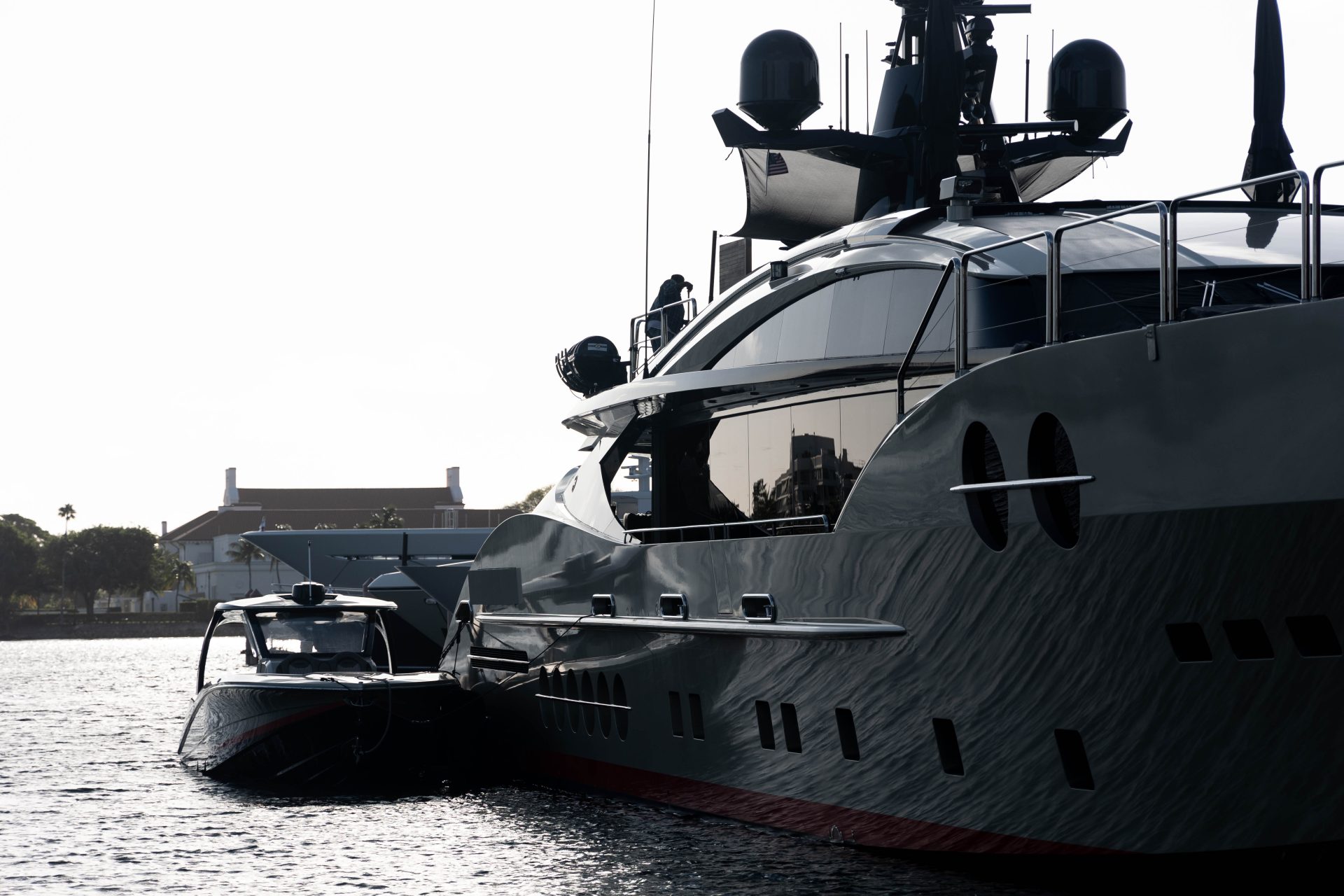 luxury yacht broker jobs
